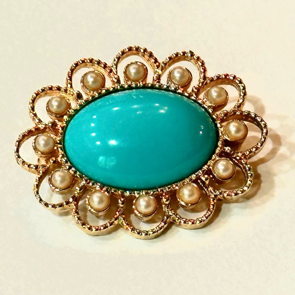 Sarah Coventry Faux Turquoise & Pearl Gold Colored Brooch
